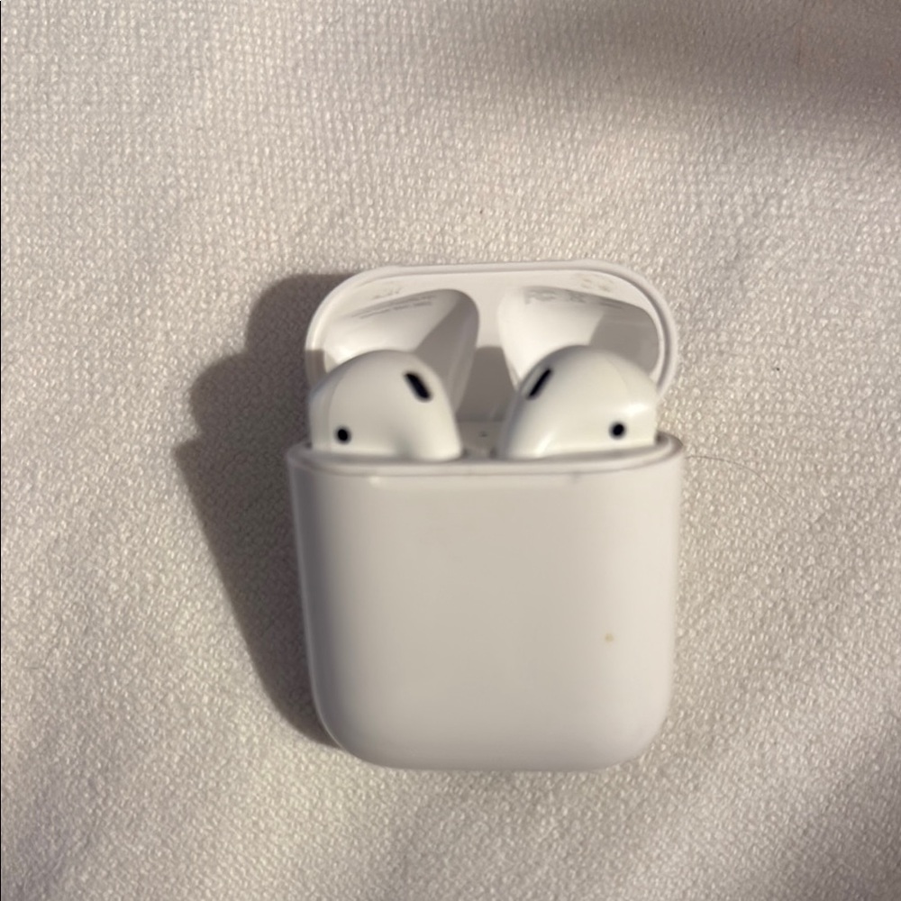 Apple White Wireless Earbuds